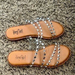 these are very comfortable shoes they shine and are east to slip on for times!